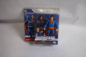 lot 483 image: Showcase Presents Superman 13 cm Action Figure Set