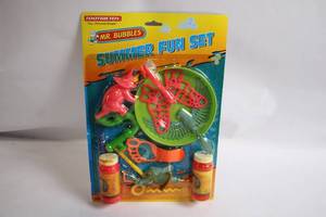 lot 487 image: Tootsietoy Mr. Bubbles Summer Fun Set with Bubble Toys