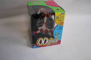lot 488 image: Quirky Ooglies Quinn Toy Figure - Fun Interactive Toy