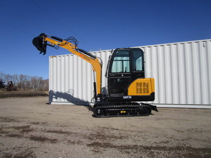 lot 2 image: AGT Industrial QNT30 Excavator wKubota Diesel, Side Swing Boom, Hydraulic Thumb