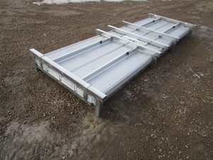 lot 47 image: 100pcs 10 Corrugated Steel Siding