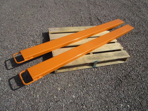 lot 38 image: 7 Pallet Fork Extensions