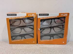 lot 31 image: 2 NEW CASES OF FOSTER GRANT 1.25 FULL RIM PLASTIC READERS (3PK.)