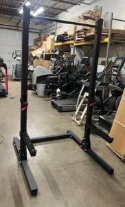 lot 8 image: Squat Rack