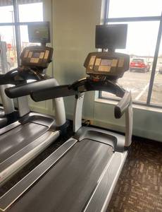 lot 10 image: Life Fitness Treadmill