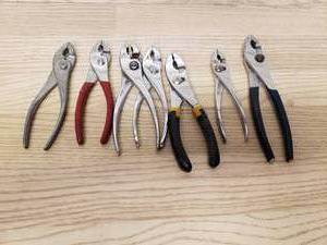 lot 14 image: Lot of Pliers