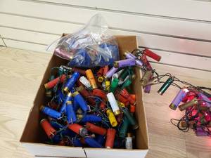 lot 17 image: Box of Shotgun shell lights
