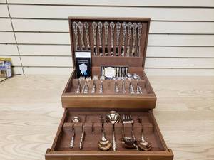 lot 23 image: Oneida Silversmiths Set of Silverware Lifetime Guarantee, Anti-Tarnish Approved