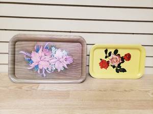 lot 31 image: Vintage Serving trays