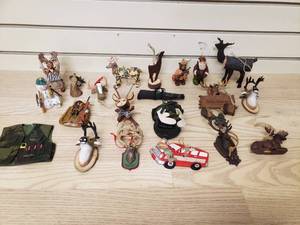 lot 58 image: Christmas  Hunting decorations
