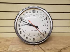 lot 61 image: Seth Thomas Electric Clock