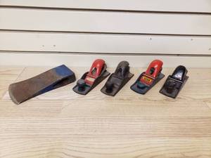 lot 72 image: 1 Axe Head and 4 hand planes