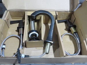 lot 29-61 image: American Standard Townsend Legacy Bronze Widespread BathLavatory Faucet - 7353801.278