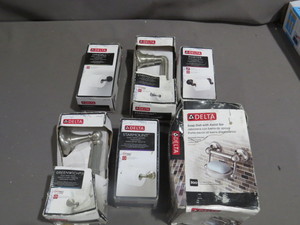 lot 25-114 image: 6 Piece Mixed Lot of Delta Bathroom Accessories