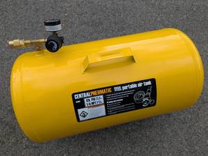lot 13 image: 11 Gallon&nbspCentral Pneumatic Air Tank