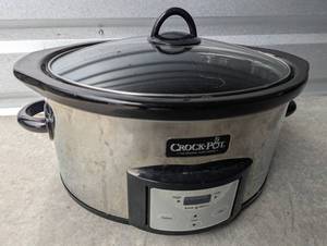 lot 21 image: Crock-Pot Digital Slow Cooker