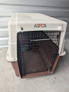 lot 28 image: Medium Size&nbspPet Carrier