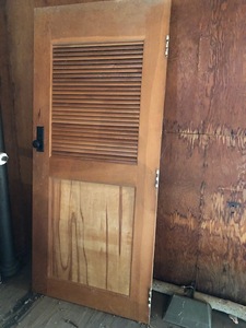 lot 7 image: Vintage Wooden Door (545370) See Description