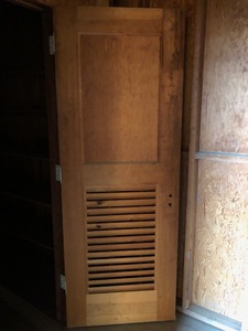 lot 9 image: Vintage Wooden Door (545372) See Description