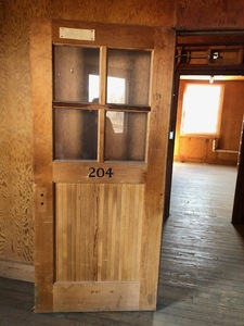 lot 10 image: Vintage Wooden Door (545373) See Description