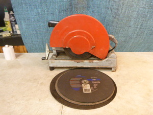 lot 15 image: Milwaukee 14 Chop Saw