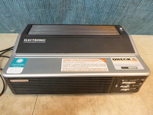 lot 32 image: Oreck XL Professional Air Purifier
