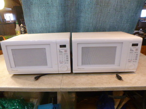 lot 39 image: 2 Magic Chef Microwave Ovens