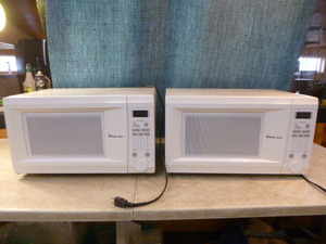 lot 40 image: 2 Magic Chef Microwave Ovens