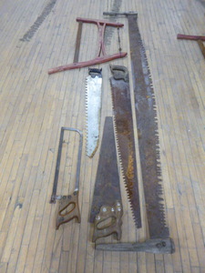 lot 41 image: 6 Vintage Saws