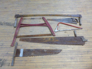 lot 42 image: 6 Vintage Saws