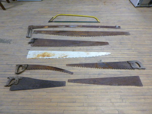 lot 43 image: 9 Vintage Saws