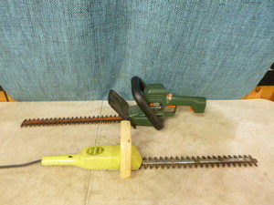 lot 44 image: 2 Hedge Trimmers