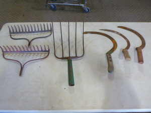 lot 46 image: Vintage Garden Tool Heads