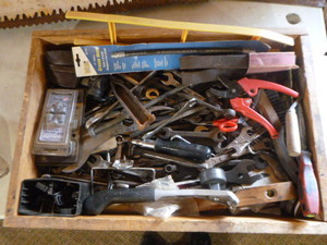 lot 58 image: Garage Items