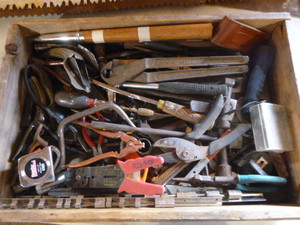 lot 59 image: Garage Items