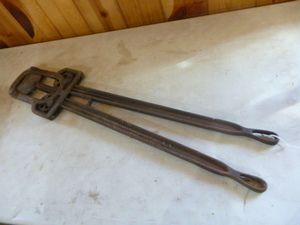 lot 75 image: Antique Leavitt Livestock Dehorner