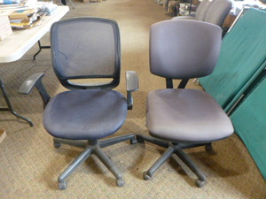 lot 98 image: 2 Office Chairs