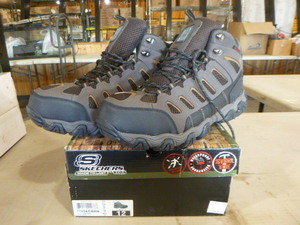 lot 107 image: Mens Skechers Bixford Work Boots