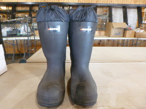 lot 110 image: Mens Baffin Winter Boots