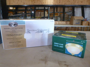 lot 114 image: 2 Light Fixtures