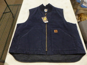 lot 151 image: Mens Carhartt Insulated Vest