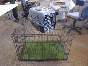 lot 161 image: Pet Kennel and Carrier