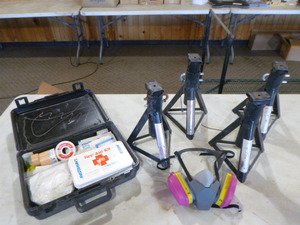 lot 178 image: Jack Stands and First Aid Kit