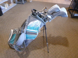 lot 205 image: Womens Left Handed Golf Clubs with Bag