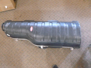 lot 206 image: SKB Hard Shell Golf Club Travel Case
