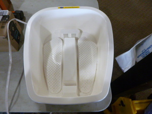 lot 208 image: Dr. Scholls Foot Bath Massager with Heat