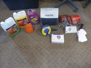 lot 209 image: Garage Items