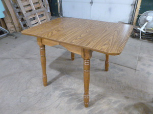 lot 226 image: Small Table with Wings