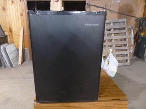 lot 229 image: Black & Decker Mini Refrigerator