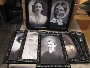 lot 26 image: 8 pc Halloween Wiggle Pictures...